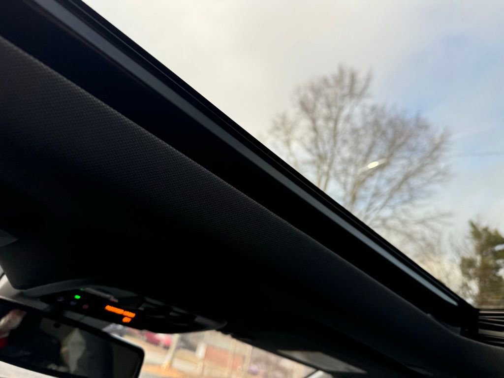 Certified 2024 GMC Canyon Denali image 30