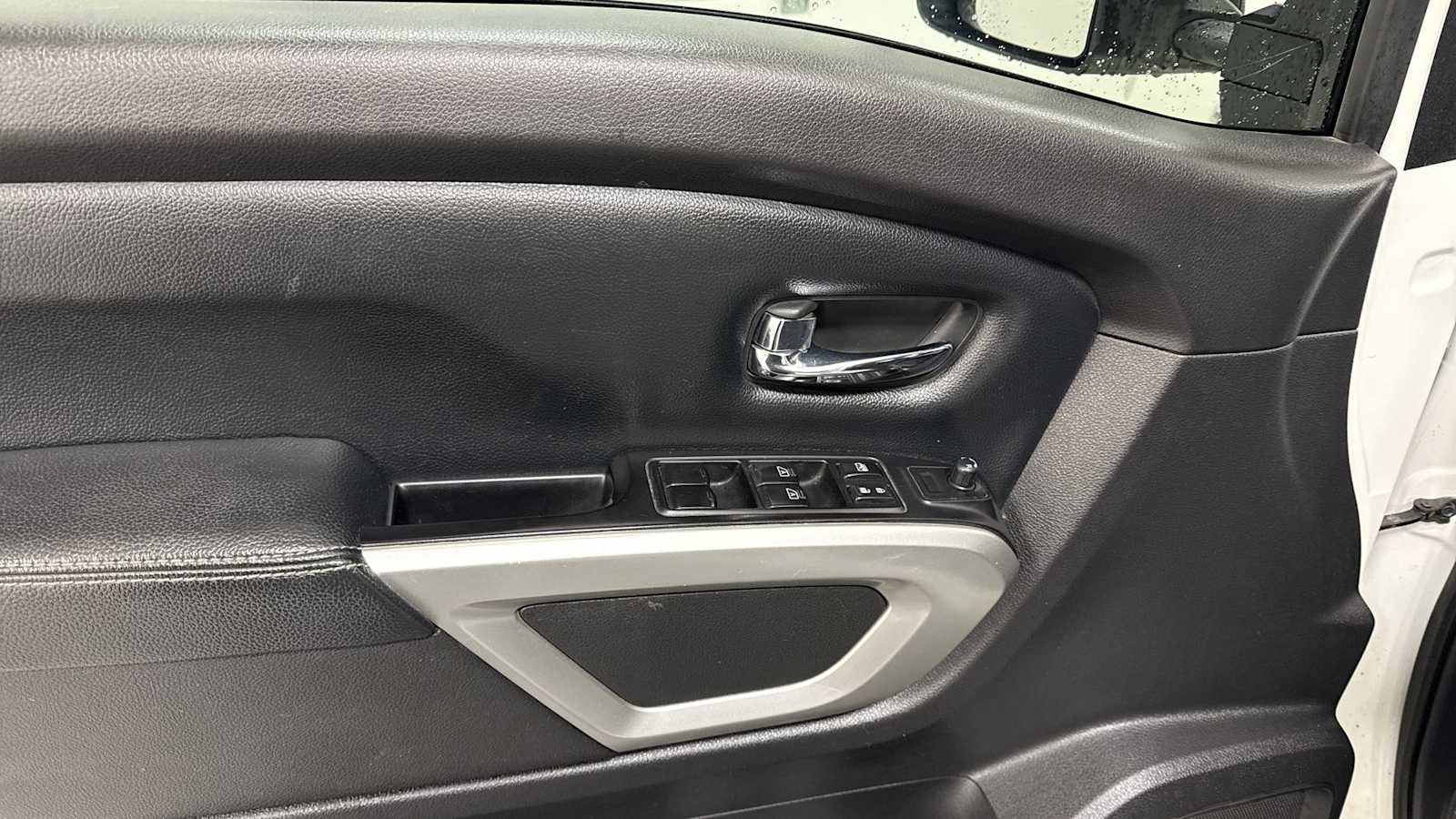 Used 2017 Nissan Titan PRO-4X image 15