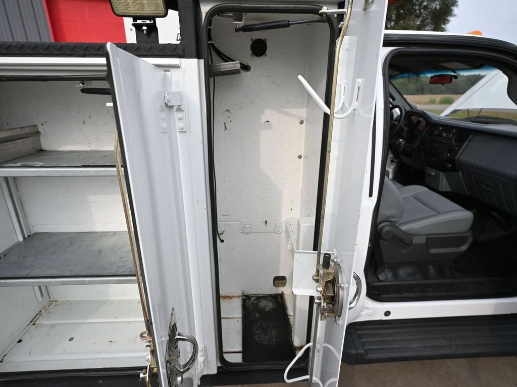 Used 2016 Ford F550 2WD Regular Cab Super Duty image 59
