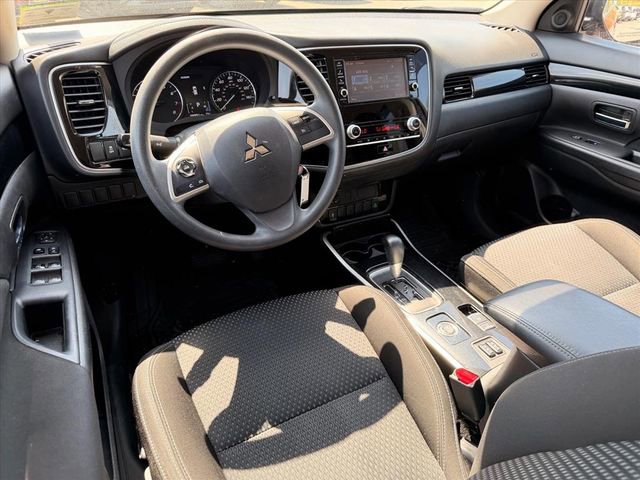Used 2020 Mitsubishi Outlander AWD image 7