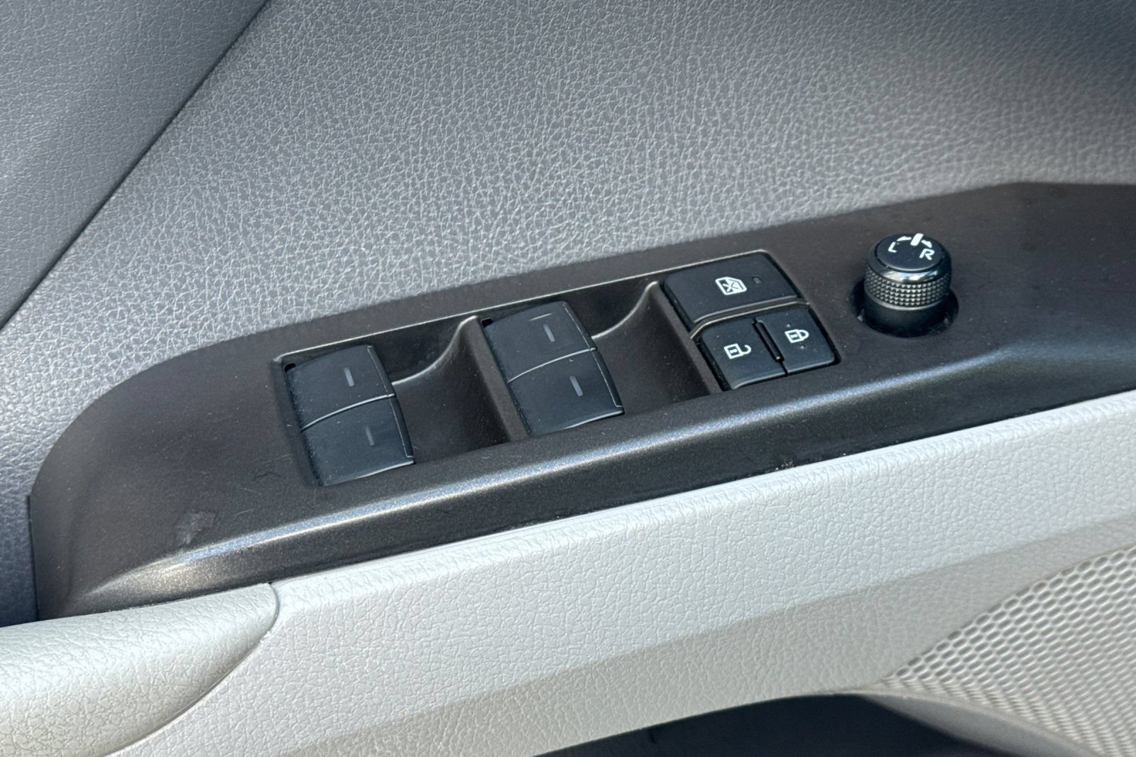 Used 2024 Toyota Camry LE FWD image 12