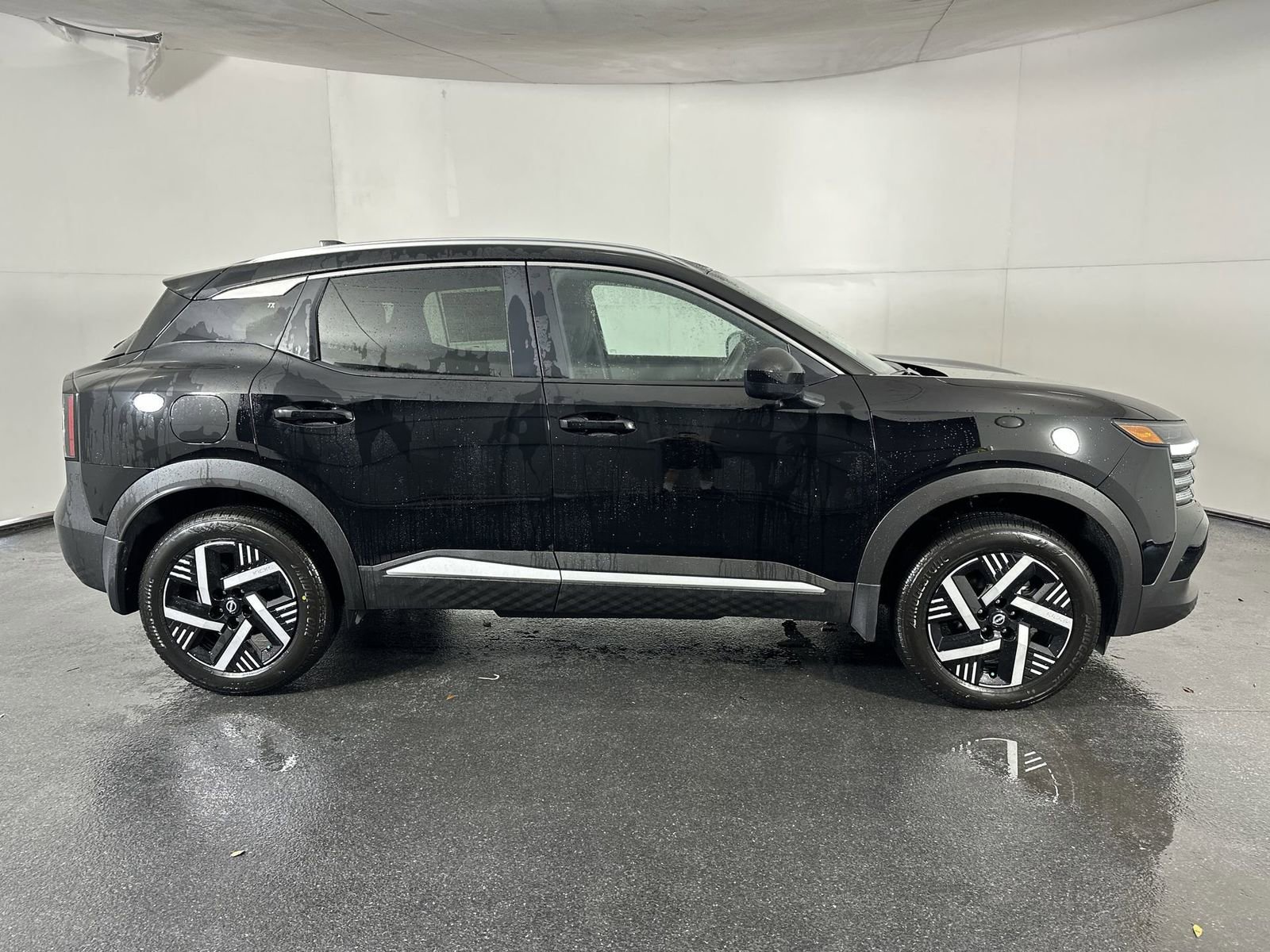 New 2026 Nissan Kicks SV w/ SV Premium Package FWD image 9