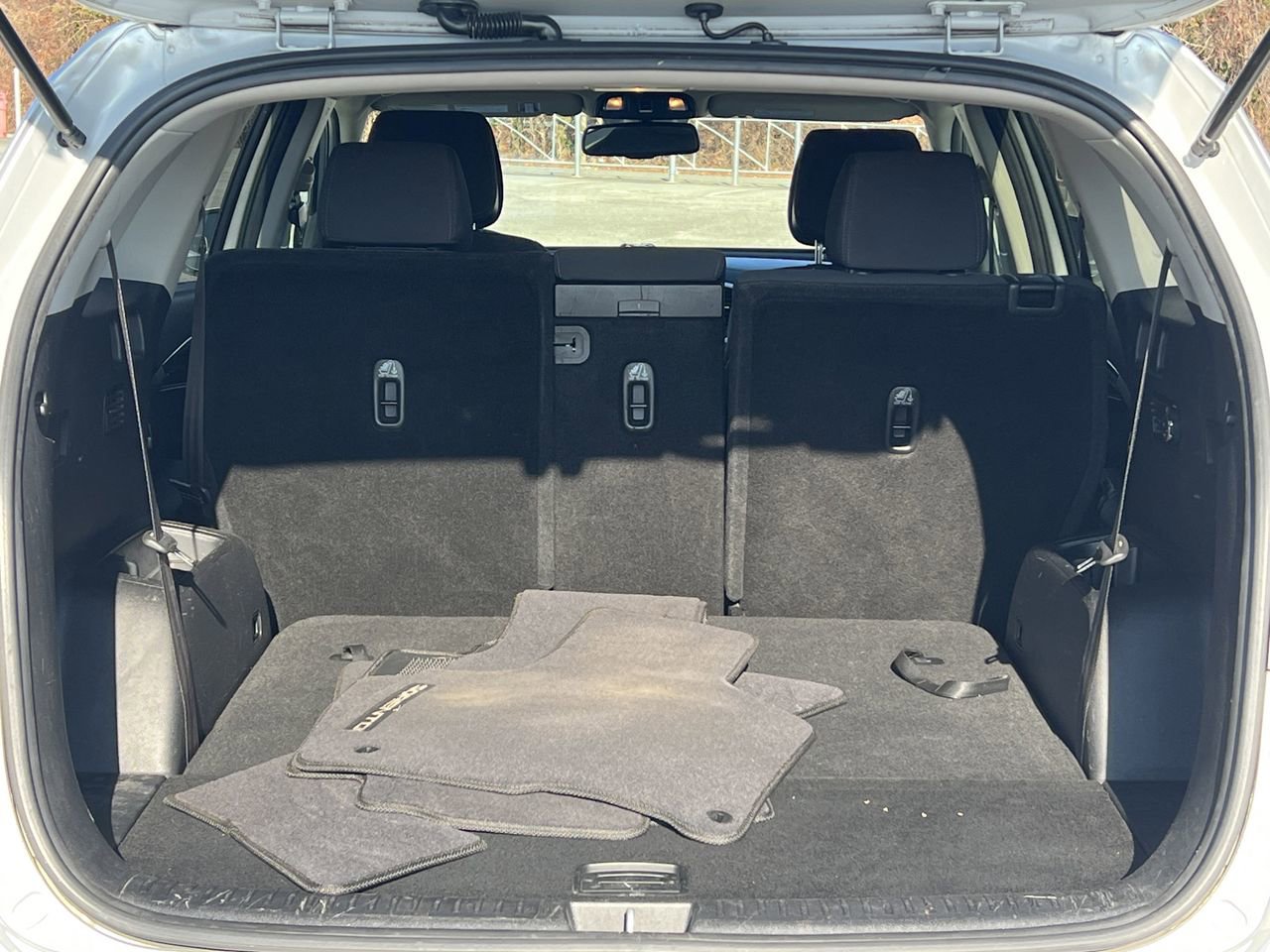 Used 2016 Kia Sorento LX w/ LX Convenience Package image 24