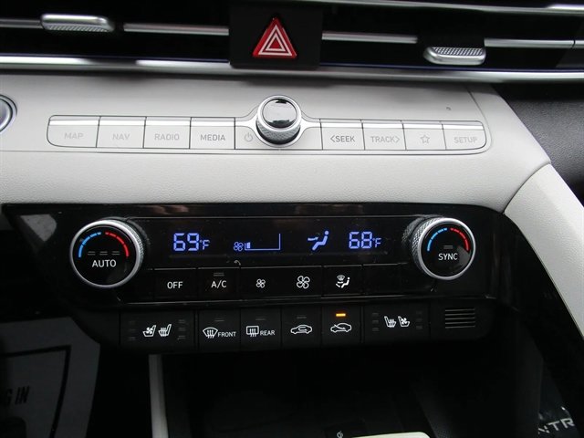 Used 2025 Hyundai Elantra Limited FWD image 15