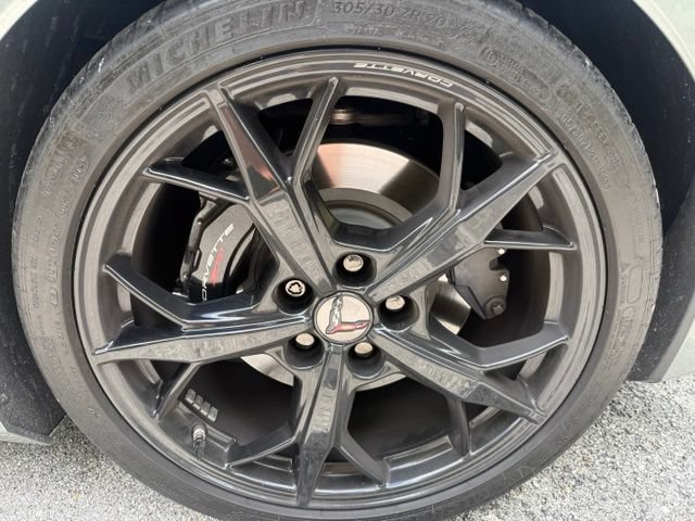 Used 2022 Chevrolet Corvette Stingray Convertible w/ Z51 Performance Package RWD image 9