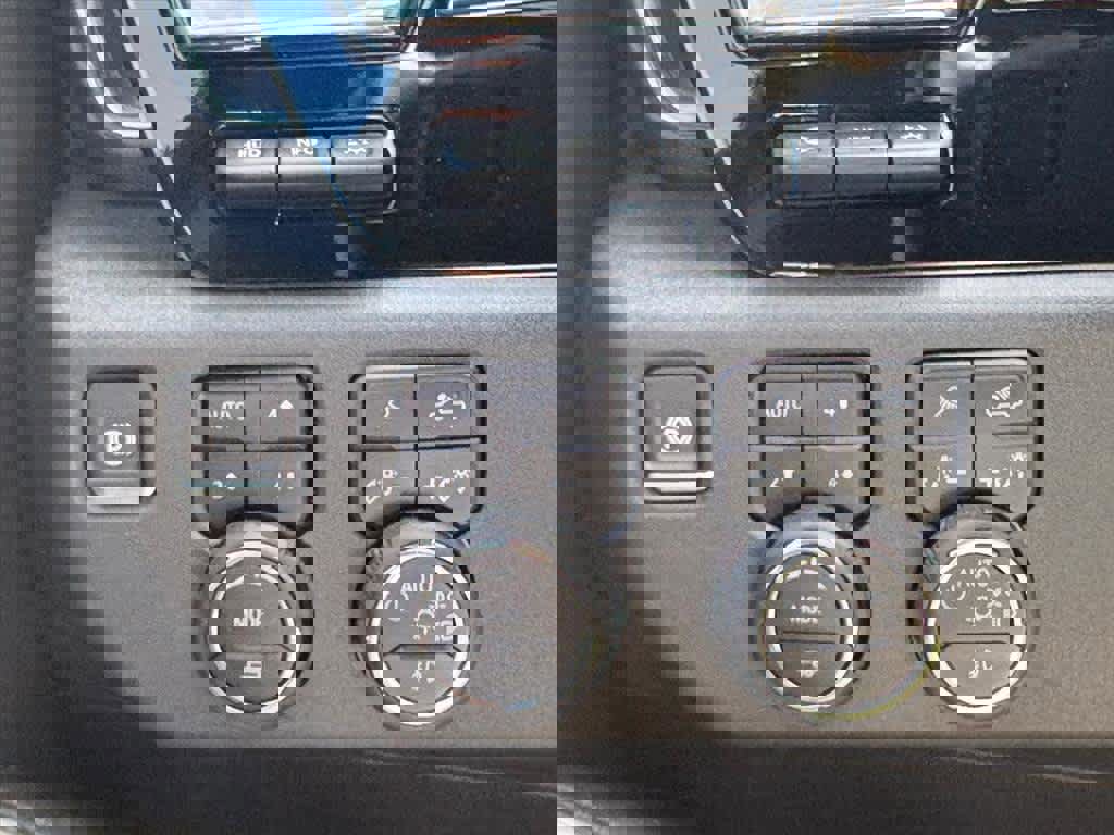 Used 2025 Chevrolet Silverado 2500 LTZ w/ Z71 Chrome Sport Edition image 18