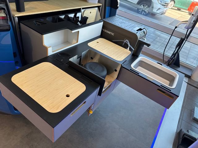 Used 2025 Volkswagen ID. Buzz 1st Edition image 10