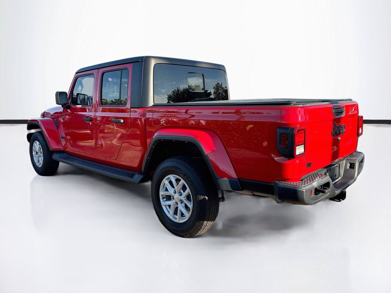 Used 2023 Jeep Gladiator Sport AWD/4WD image 5