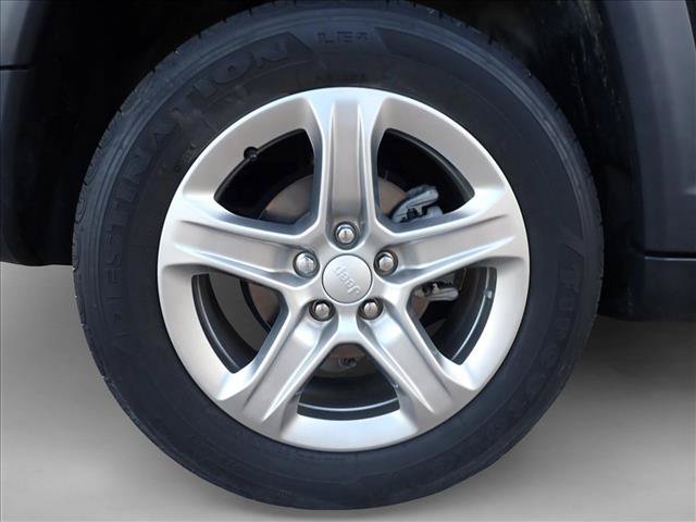 Used 2023 Jeep Compass Latitude AWD/4WD image 6