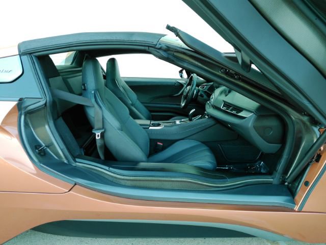 Used 2019 BMW i8 Roadster image 21
