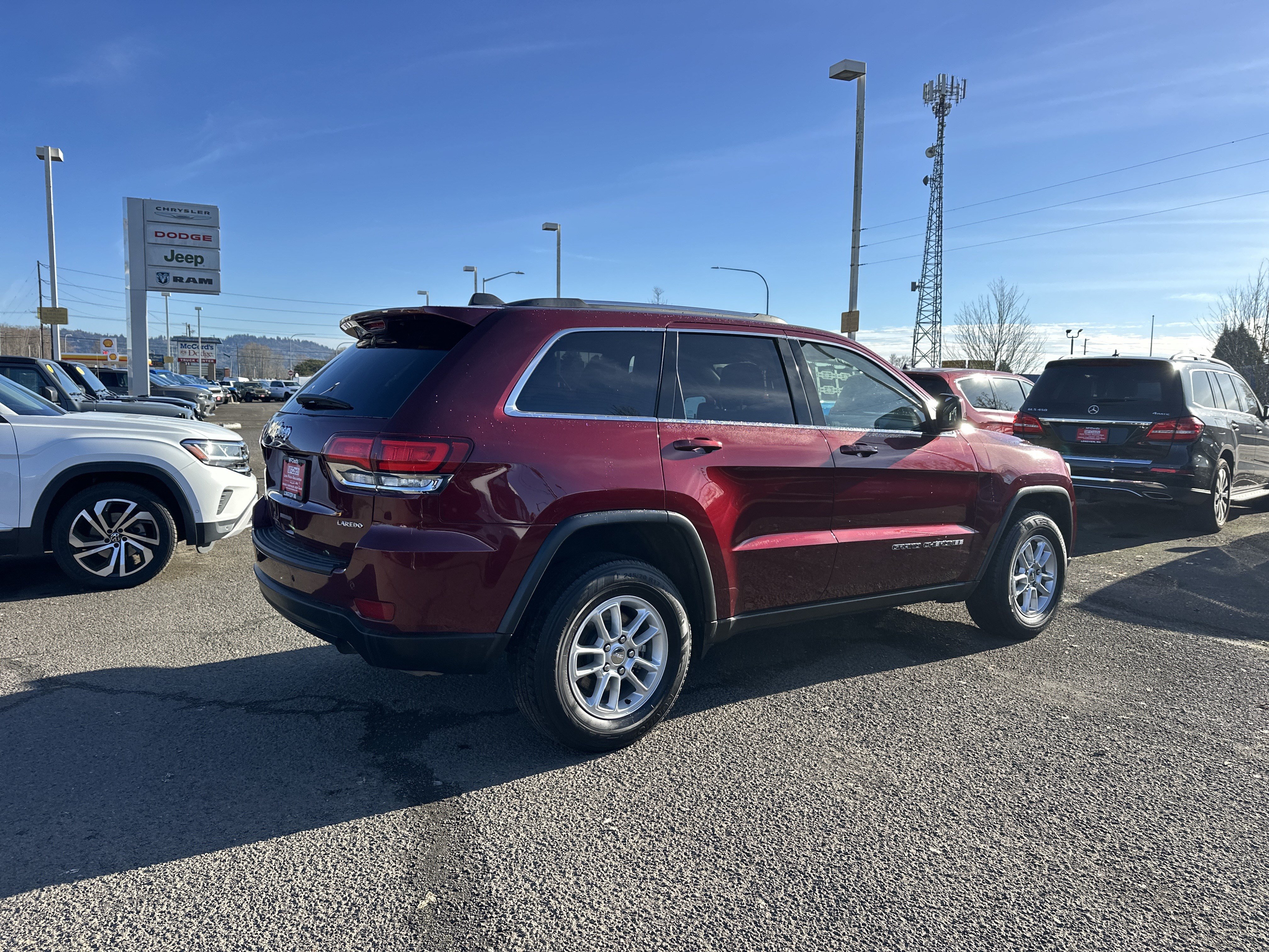 Used 2020 Jeep Grand Cherokee Laredo AWD/4WD image 6