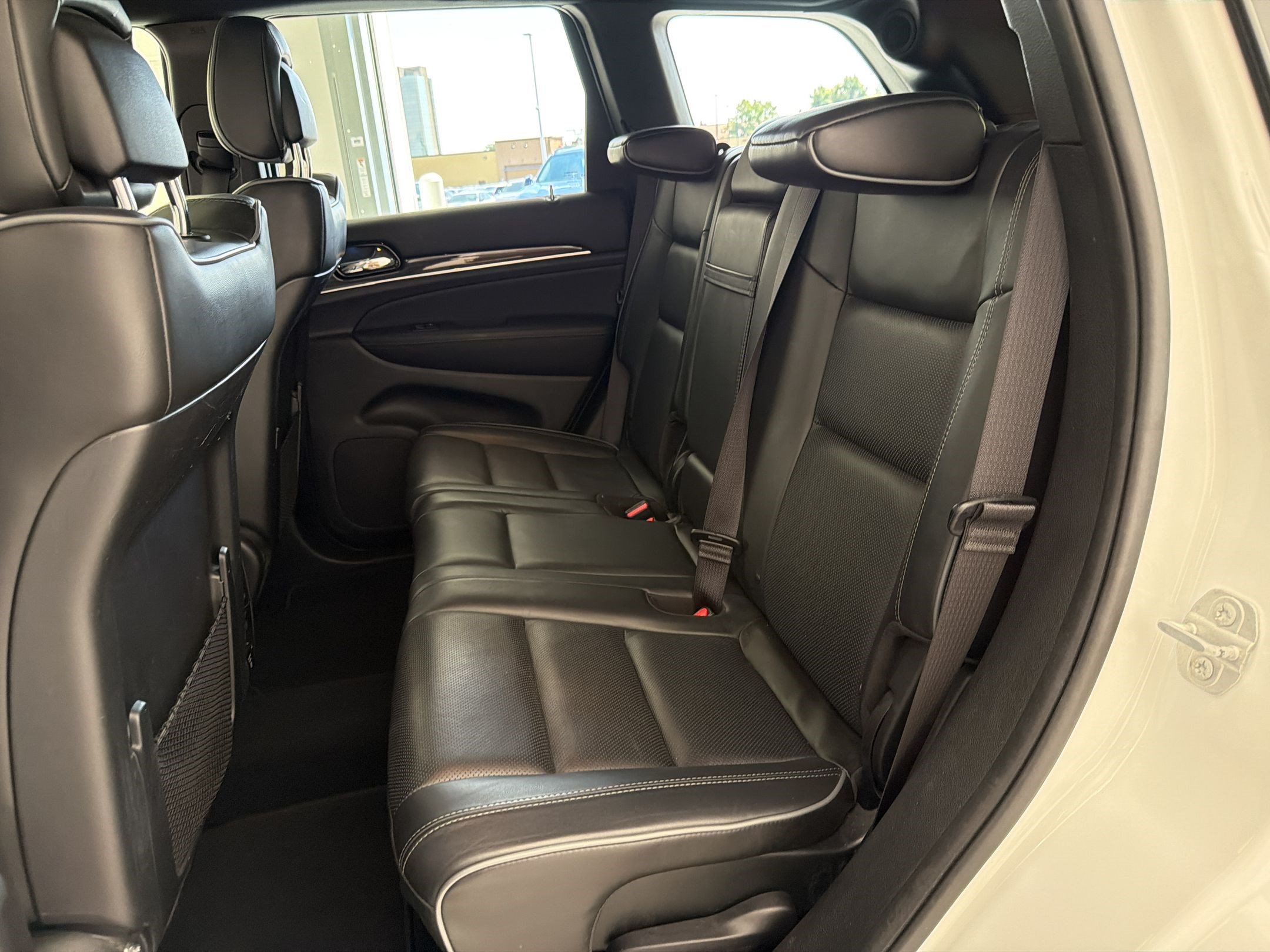 Used 2020 Jeep Grand Cherokee Overland AWD/4WD image 24