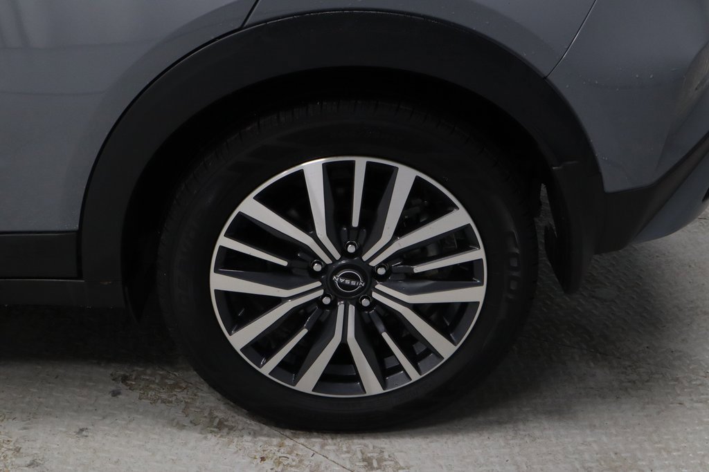 Used 2023 Nissan Kicks SV image 17