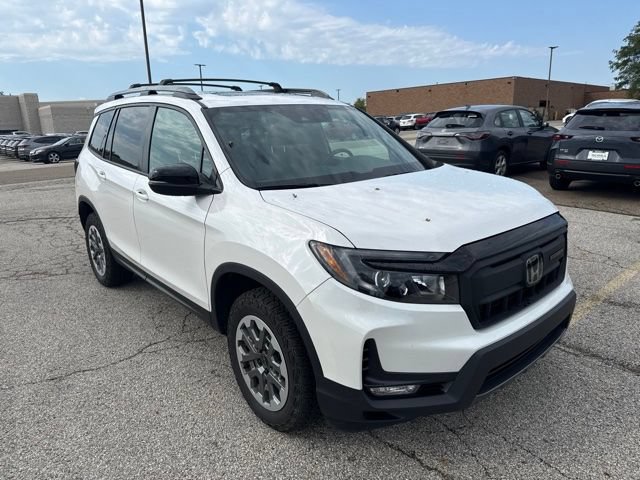 Used 2025 Honda Passport TrailSport image 2