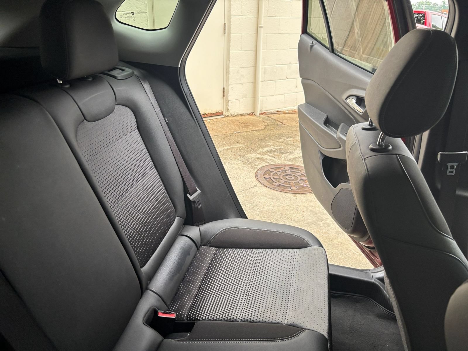Used 2025 Chevrolet Trax LT w/ LT Convenience Package FWD image 28