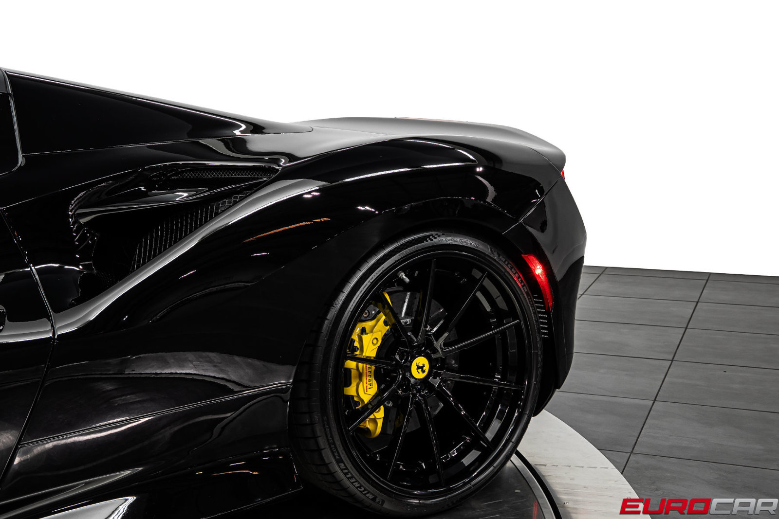 Used 2022 Ferrari F8 Tributo RWD image 18