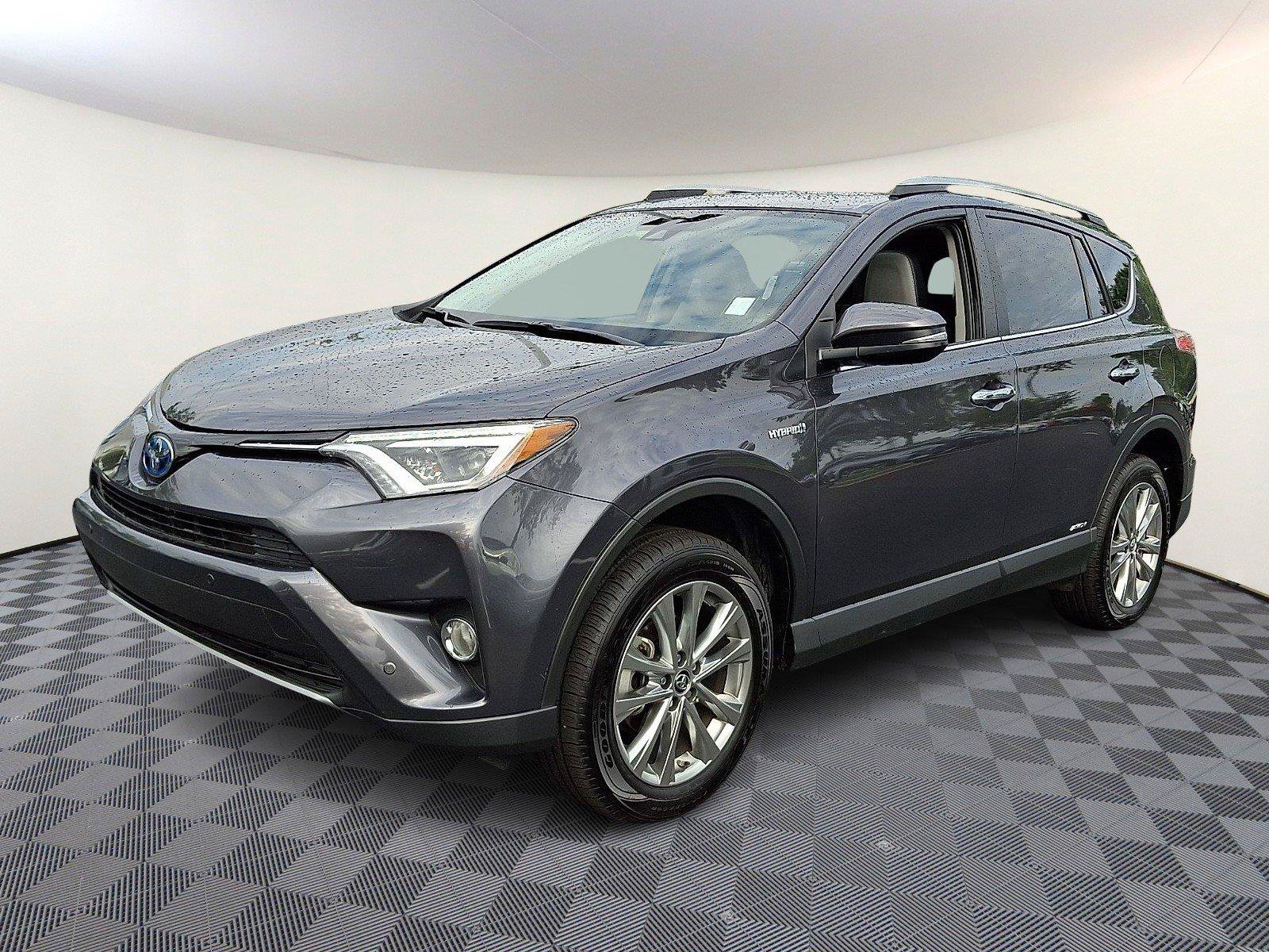 Used 2018 Toyota RAV4 Limited AWD/4WD image 3