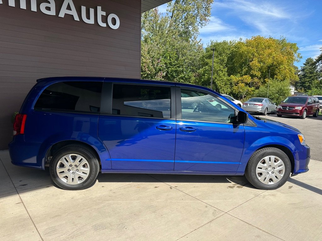 Used 2018 Dodge Grand Caravan SE w/ UConnect Hands-Free Group FWD image 8