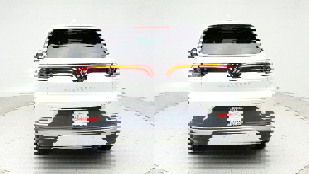 Used 2023 VinFast VF 8 Eco image 6