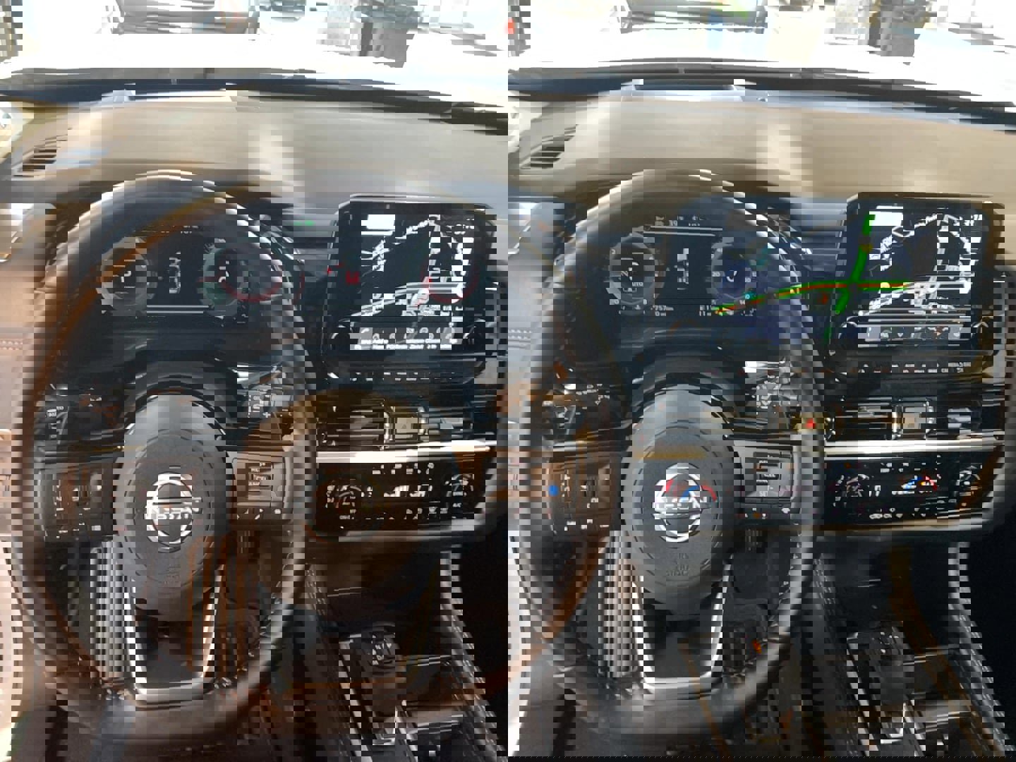 Used 2025 Nissan Pathfinder Platinum AWD/4WD image 8