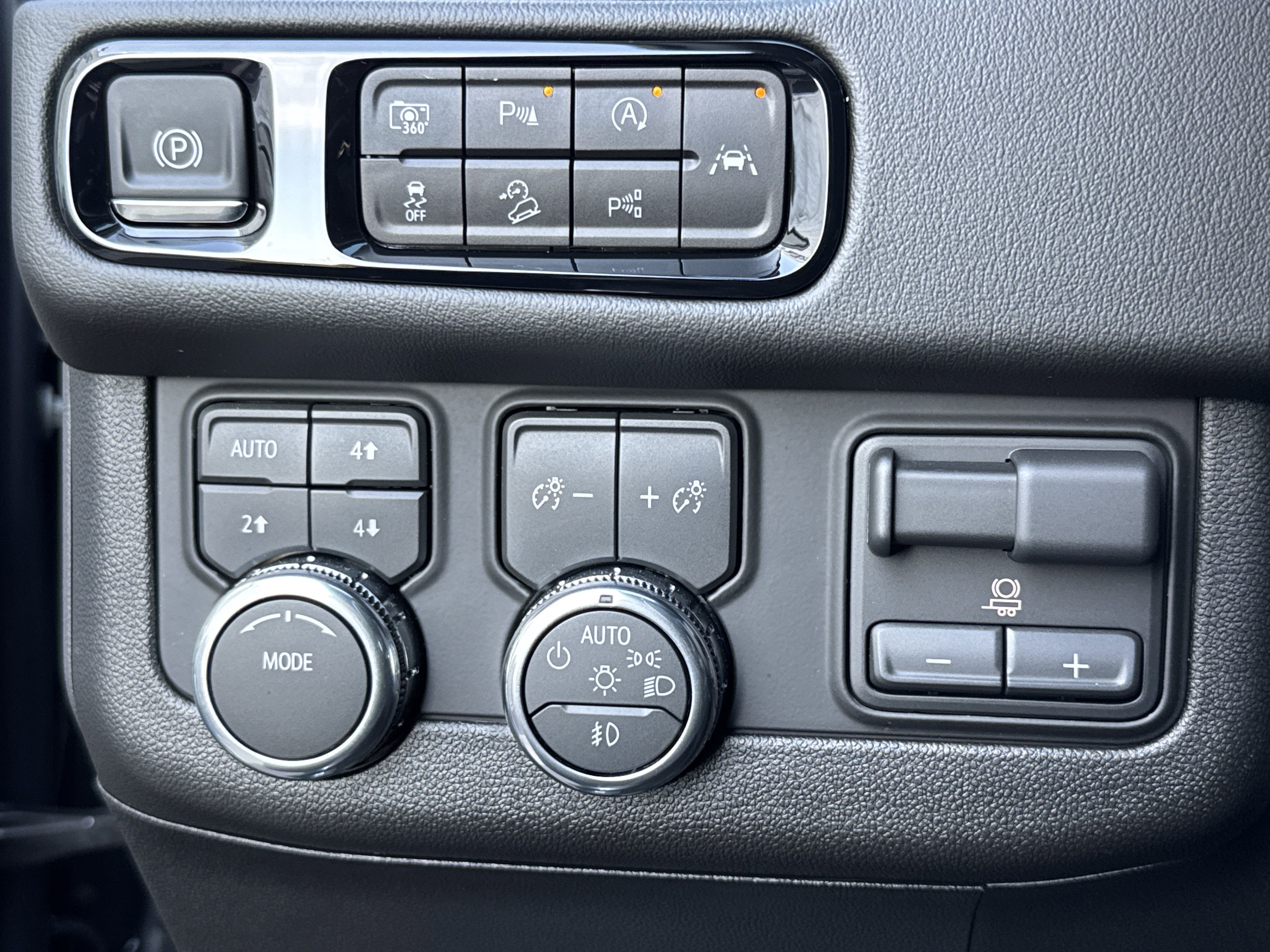 Used 2026 GMC Yukon XL Elevation w/ Elevation Premium Package image 19