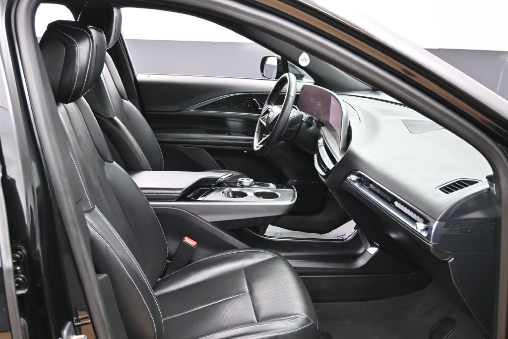 Used 2024 Cadillac Lyriq Sport AWD/4WD image 30