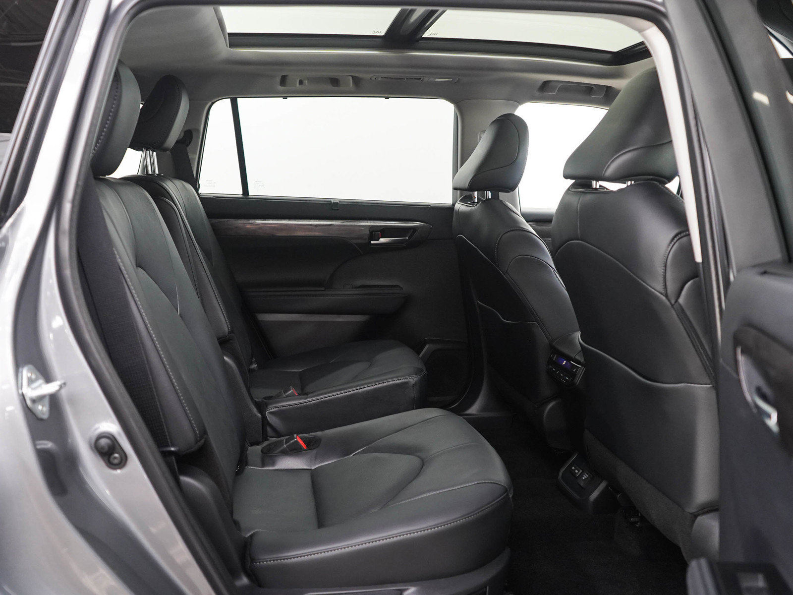 Used 2026 Toyota Highlander Platinum AWD/4WD image 12