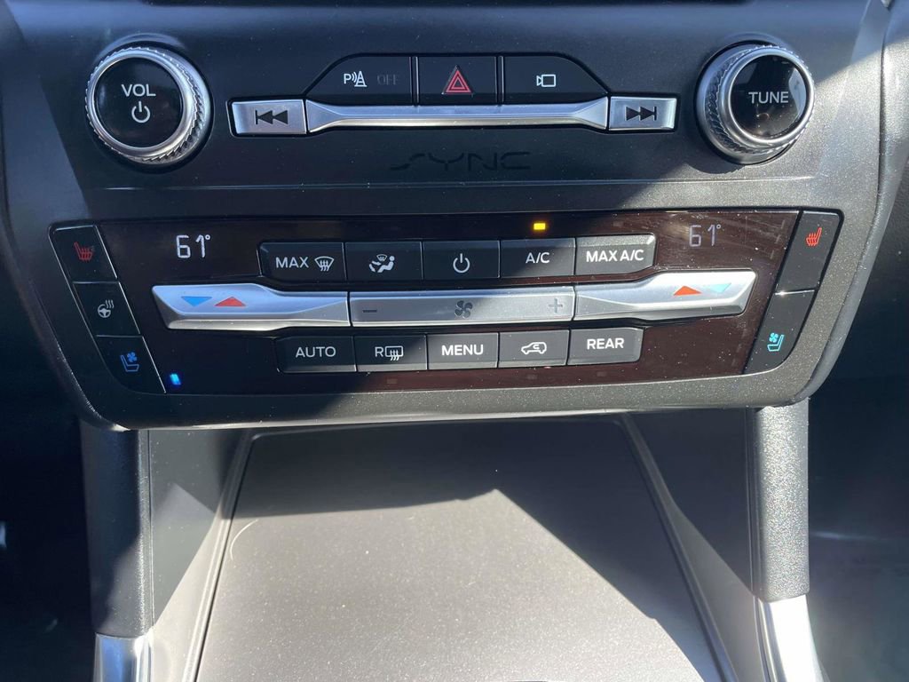 Used 2020 Ford Explorer Platinum AWD/4WD image 41