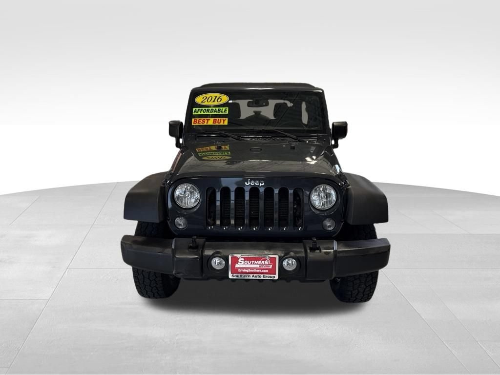 Used 2016 Jeep Wrangler Unlimited Rubicon w/ Connectivity Group AWD/4WD image 9
