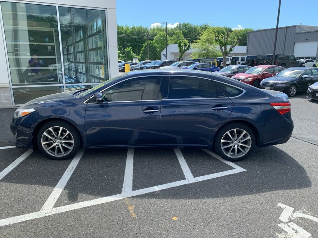Used 2015 Toyota Avalon XLE Touring FWD image 2
