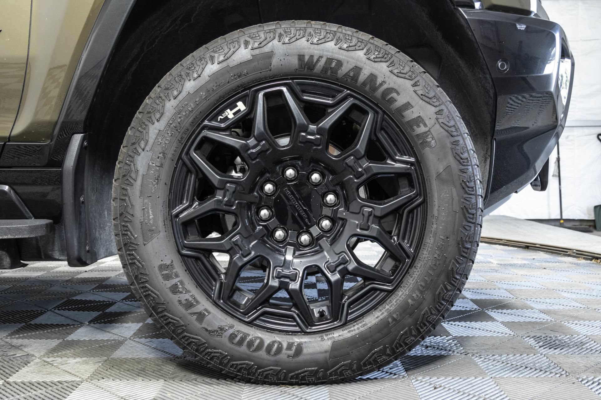 Used 2025 GMC Hummer EV 2X AWD/4WD image 42