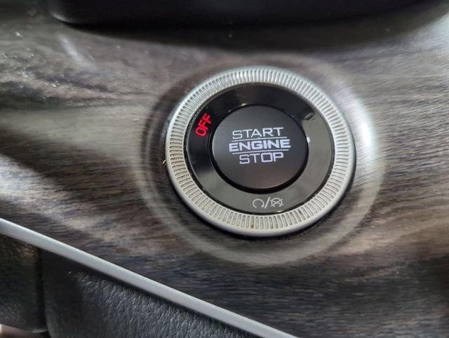 Used 2023 Jeep Grand Cherokee Limited image 16