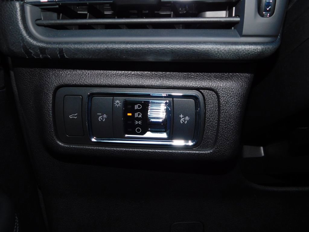 Used 2022 Lincoln Corsair AWD w/ Equipment Group 101A image 27