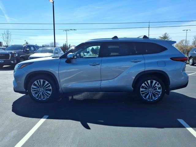 Used 2023 Toyota Highlander Platinum image 4