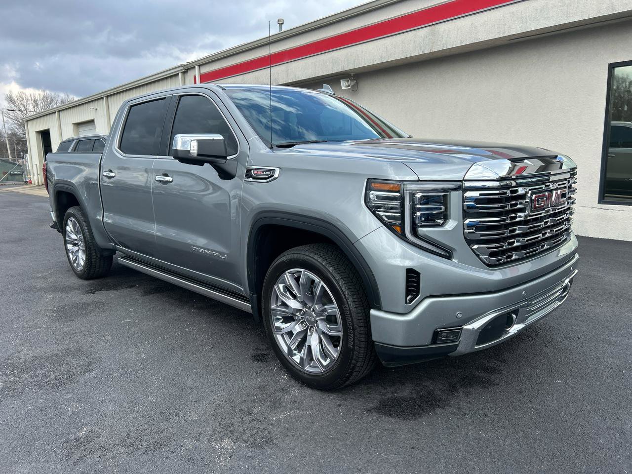 Used 2023 GMC Sierra 1500 Denali w/ Denali Reserve Package AWD/4WD image 3