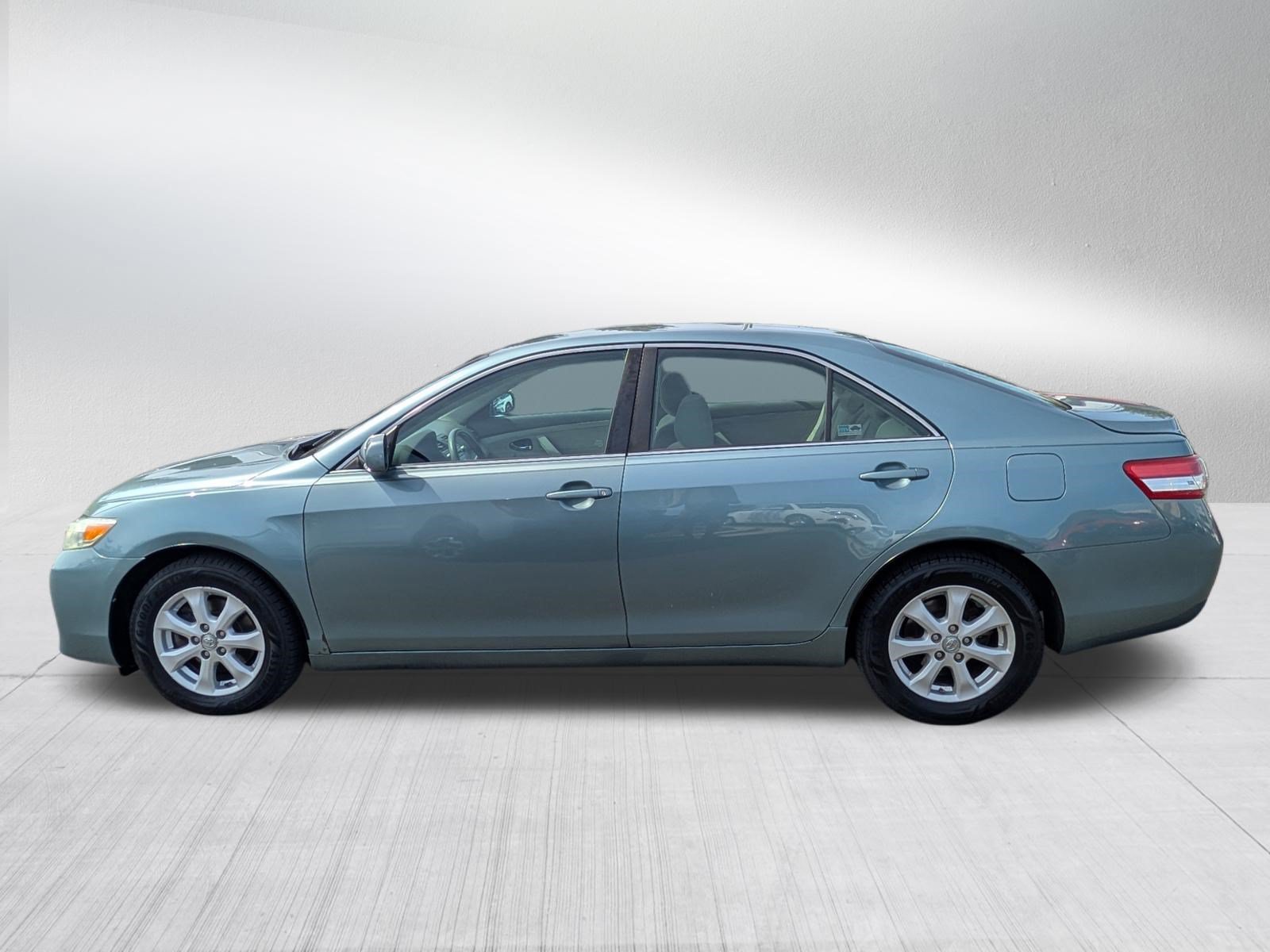 Used 2011 Toyota Camry LE w/ LE Extra-Value Pkg FWD image 4