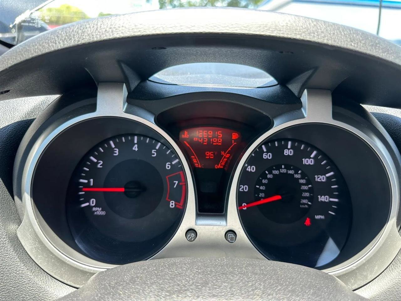 Used 2014 Nissan Juke S FWD image 54