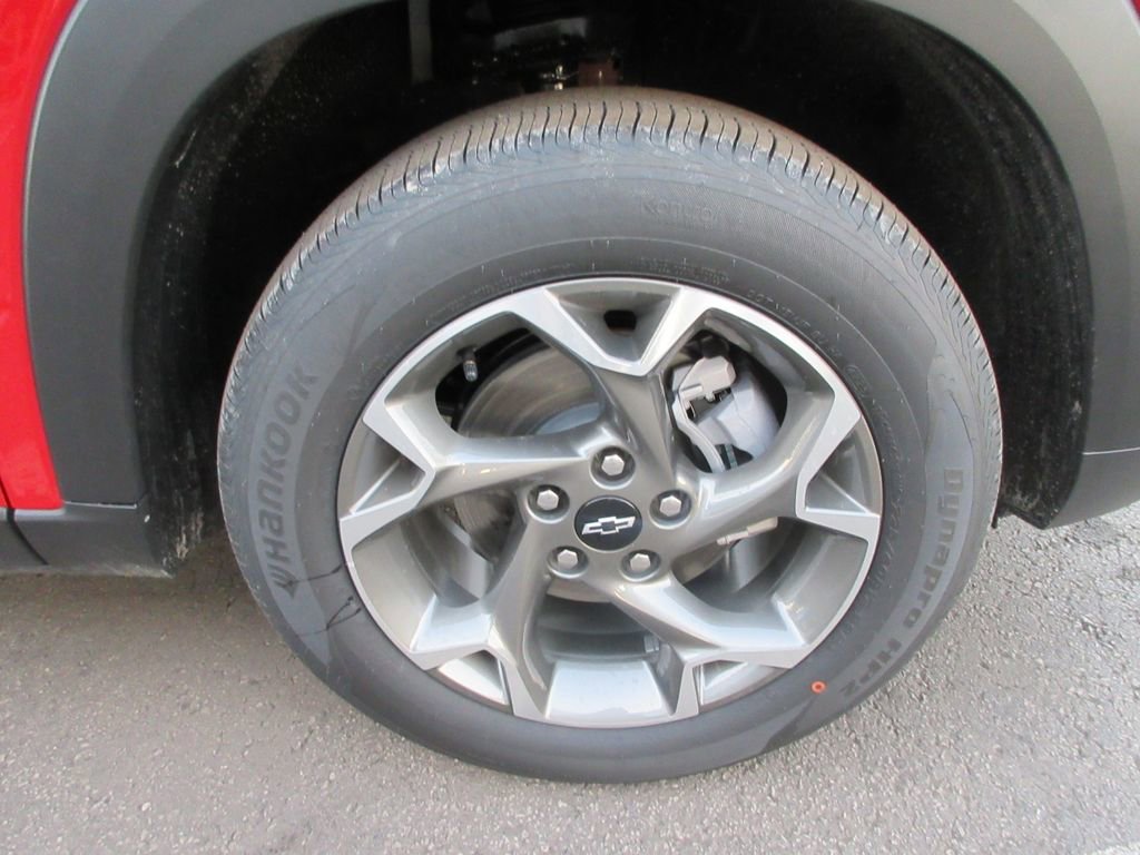 New 2026 Chevrolet Trax LT w/ LPO, Blackout Package image 9