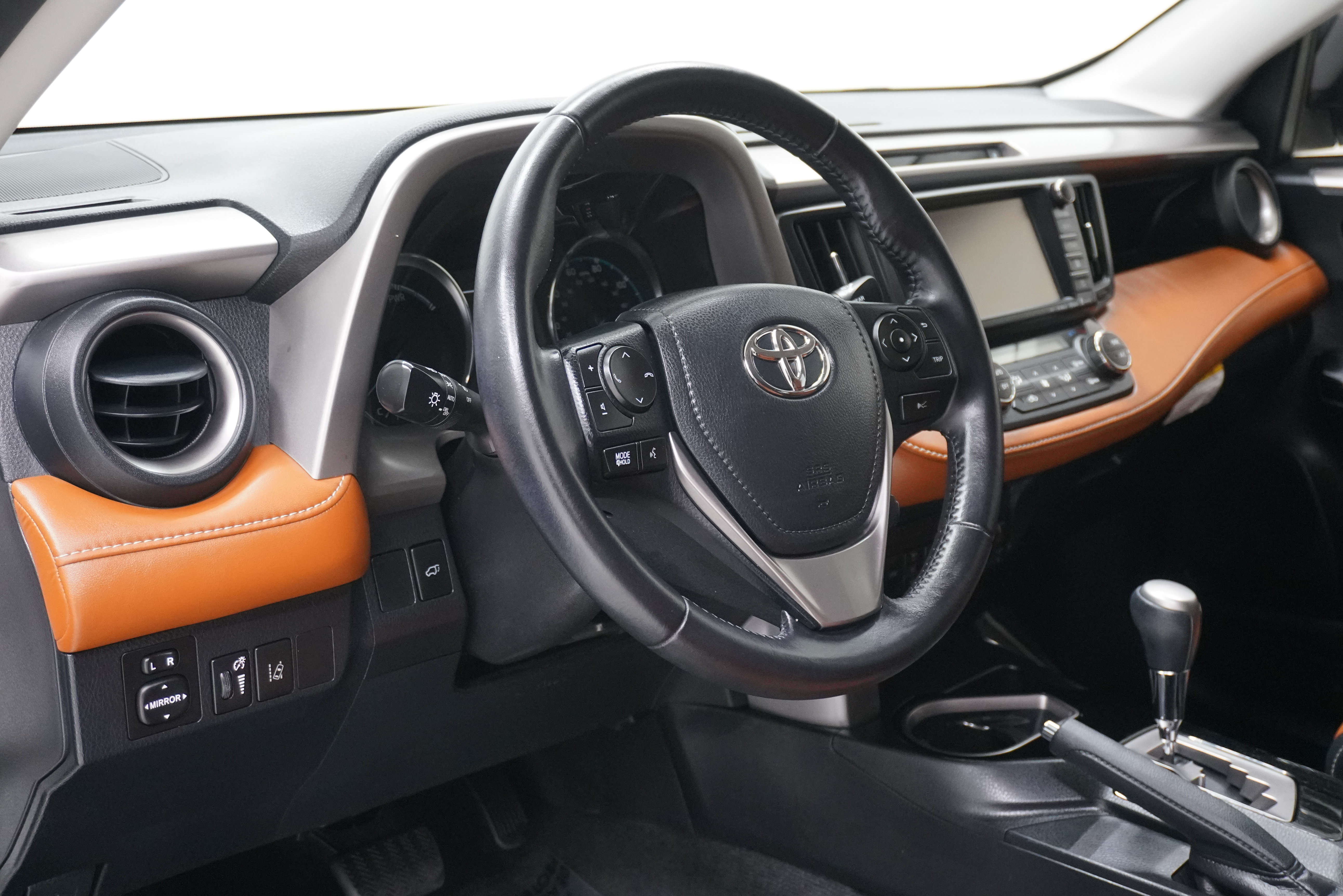 Used 2016 Toyota RAV4 Limited w/ Advanced Technology Package AWD/4WD image 10