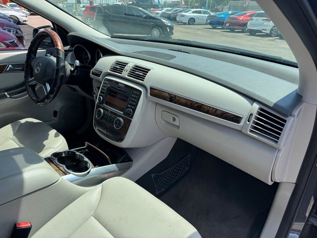 Used 2011 Mercedes-Benz R 350 4MATIC image 13