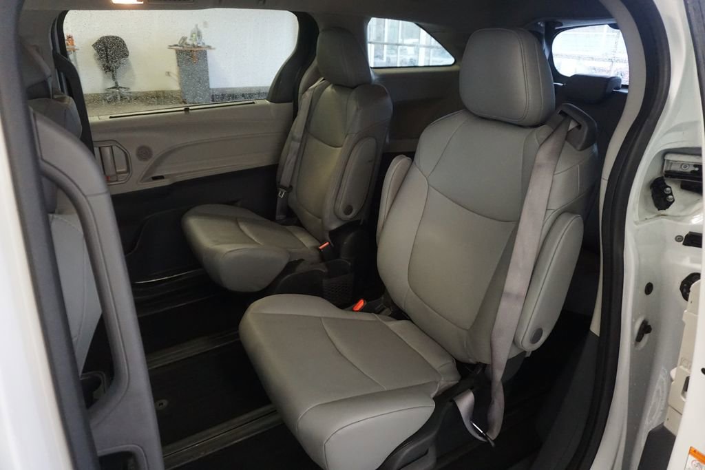 Used 2024 Toyota Sienna XLE w/ XLE Plus Package image 22