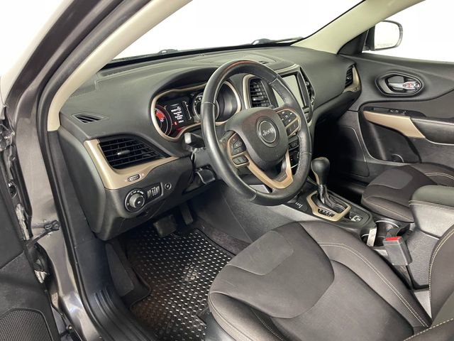Used 2017 Jeep Cherokee Latitude w/ Comfort/Convenience Group image 3