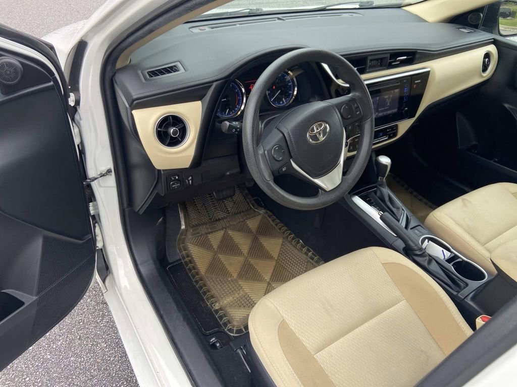 Used 2017 Toyota Corolla LE w/ Carpet Mat Package (TMS) FWD image 9