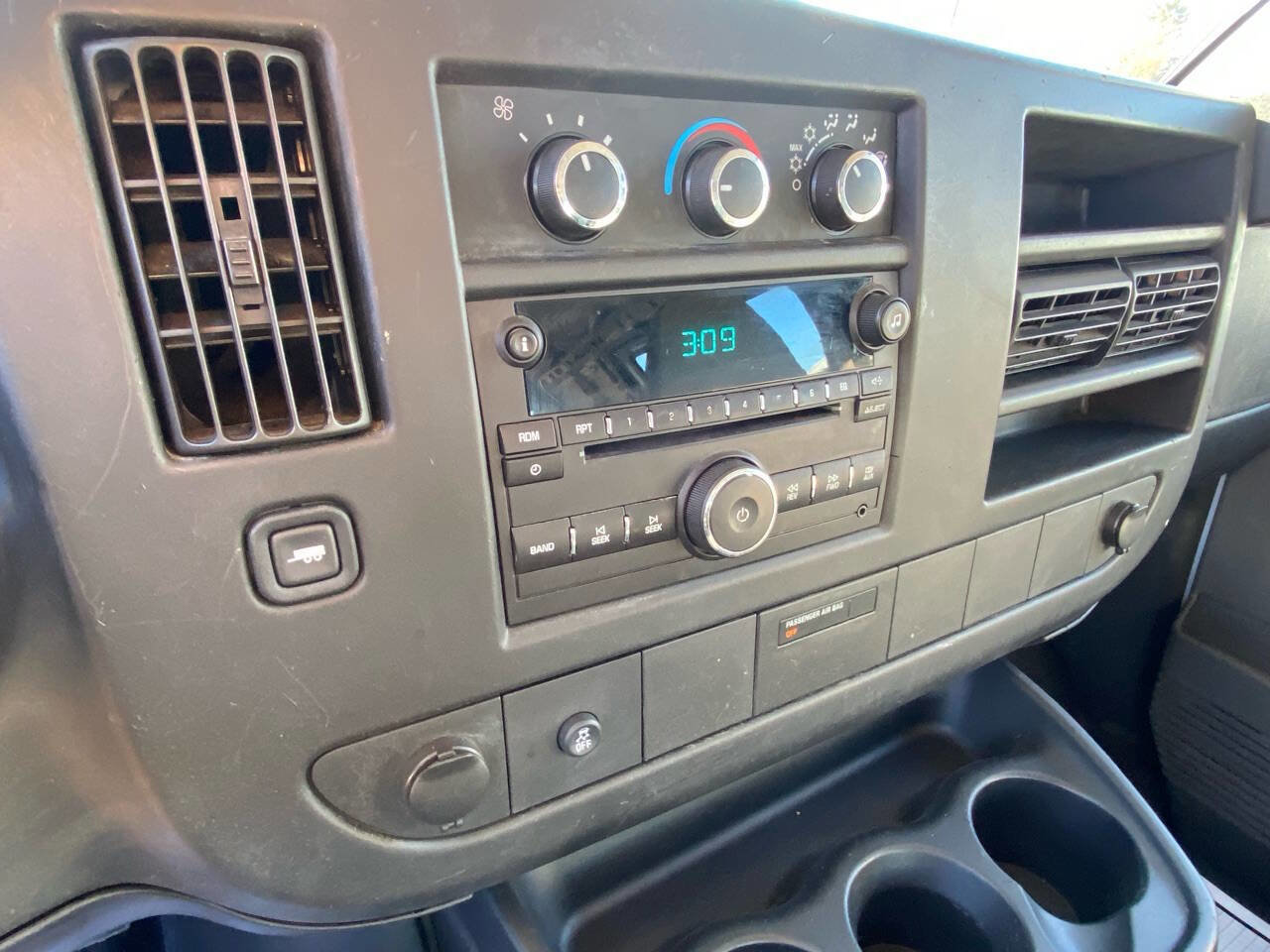 Used 2014 Chevrolet Express 1500 image 17