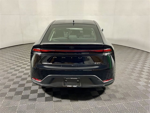 Used 2025 Toyota Prius LE image 12