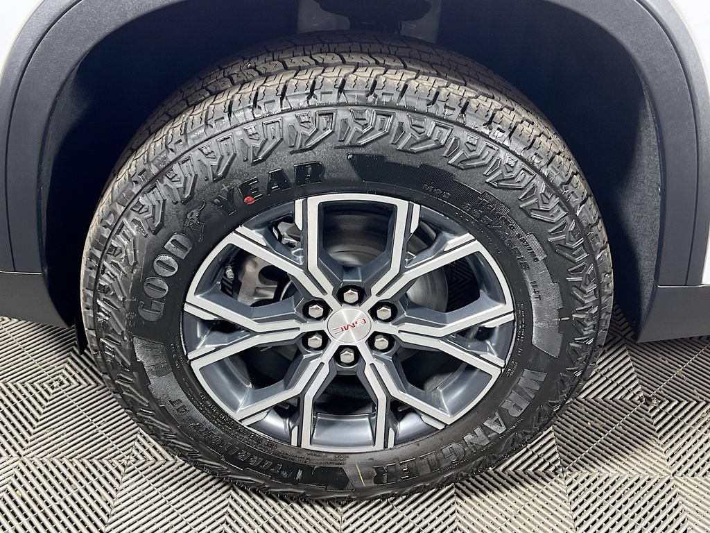 Used 2025 GMC Acadia AT4 w/ Super Cruise Package AWD/4WD image 23
