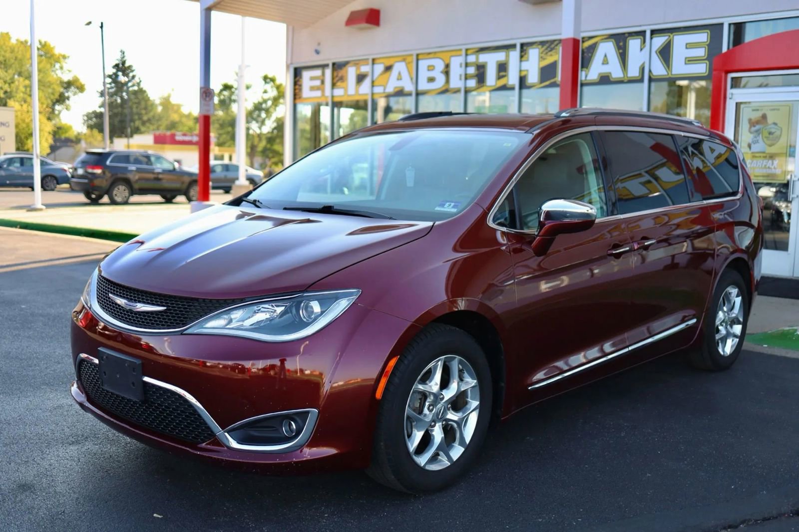 Used 2019 Chrysler Pacifica Limited FWD image 1