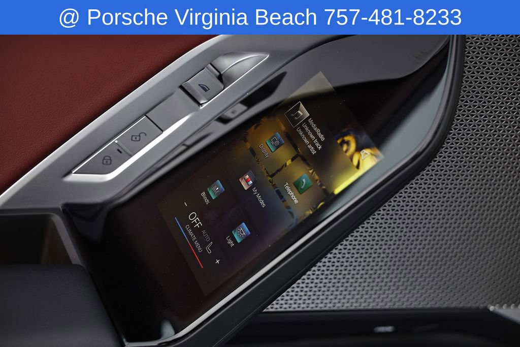 Used 2023 BMW 740i w/ Parking Assistance Package image 29