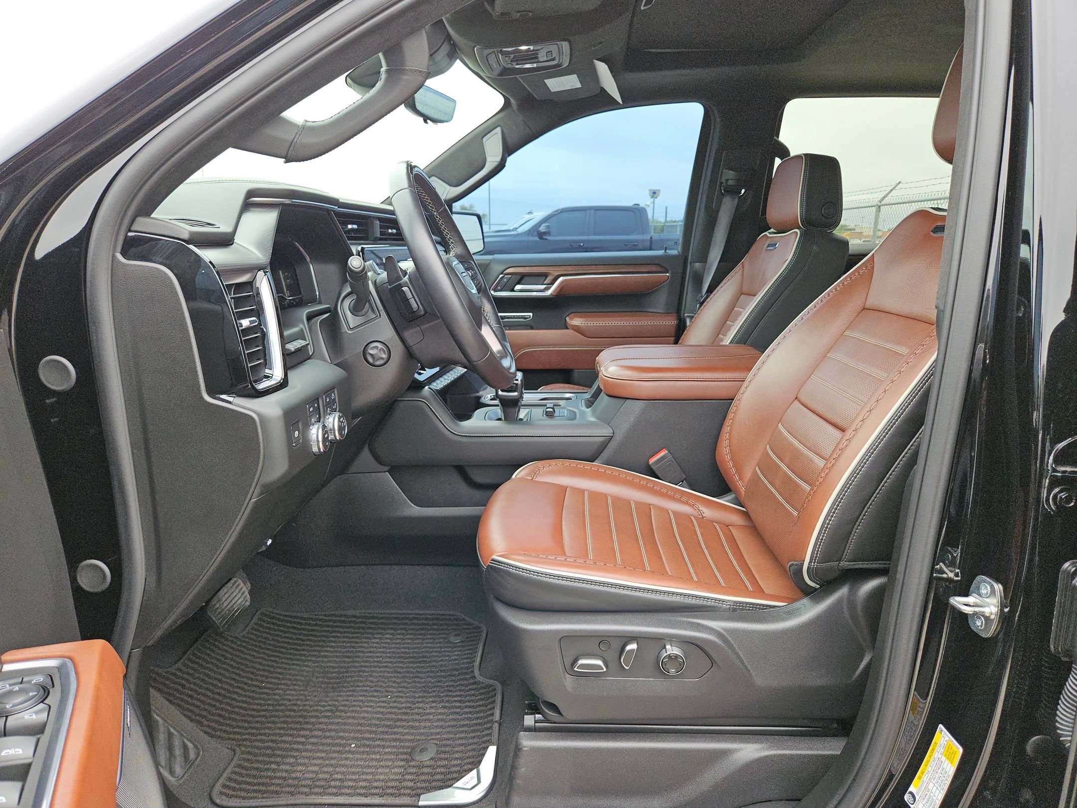 Used 2024 GMC Sierra 1500 Denali Ultimate AWD/4WD image 9