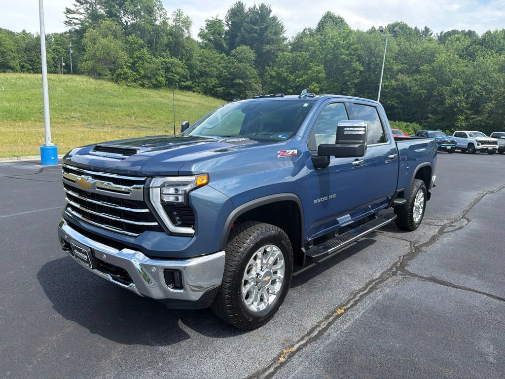 Used 2025 Chevrolet Silverado 2500 LTZ w/ LTZ Plus Package AWD/4WD image 4